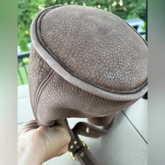 Vintage Coach Nubuc Helen’s Legacy Duffle 4952 in Chocolate 🐻🍫 - Picture 7 of 12